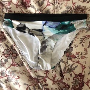carrie underwood swim bottoms